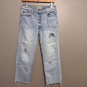 We The Free women’s distressed light wash Jean size 26